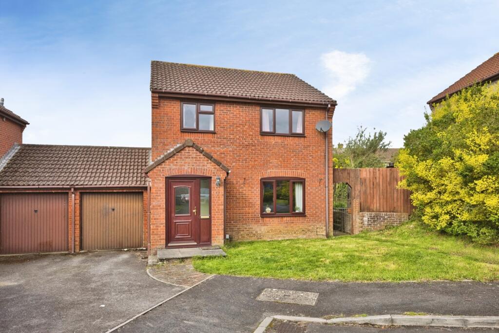 Main image of property: Deerswood Gardens, Street, Somerset, BA16