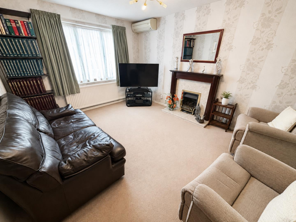 House in Northampton, West Northamptonshire - View 2