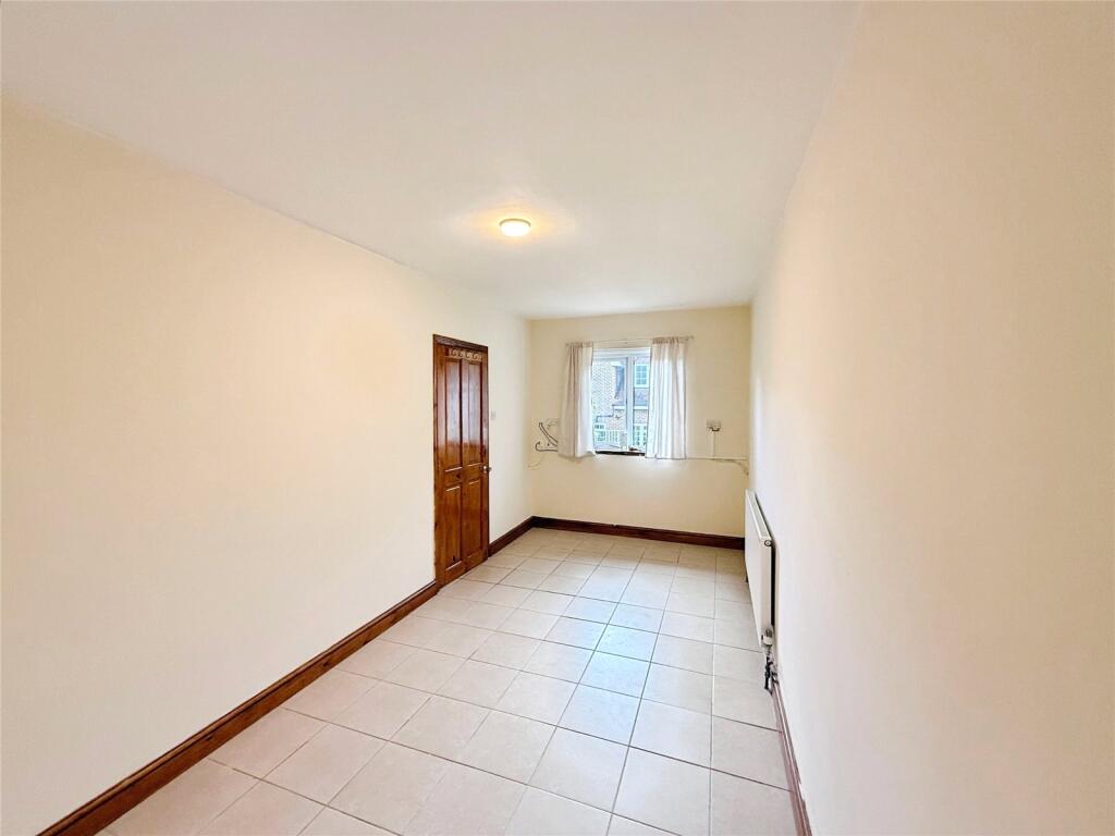 House in Surrey Heath, Bagshot Green, Windlesham - View 5
