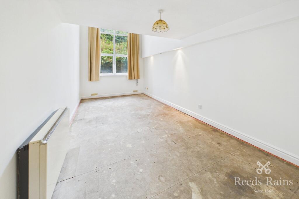 Apartment in Halifax - More