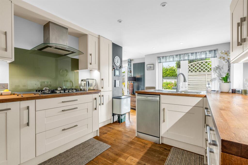 House in Knebworth, Painter's Green, Datchworth - View 5