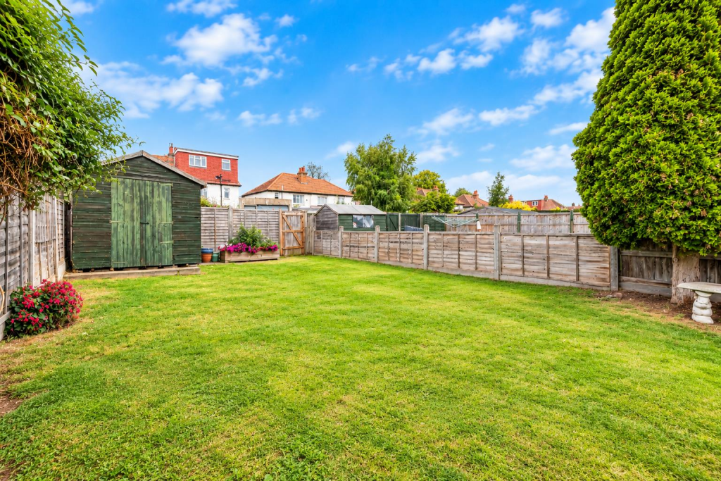 House in Sutton - View 4