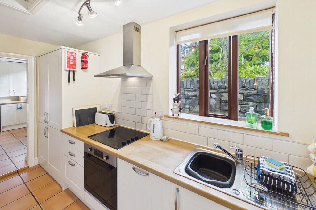 Honeysuckle Cottage, Bank Terrace, Bowness-on-Windermere, LA23 3BL photo 4
