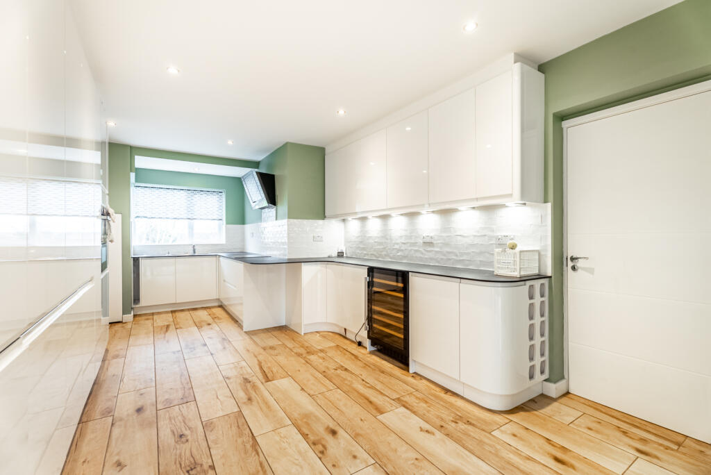 Caesars Road, Wheathampstead, Hertfordshire, AL4 photo 3
