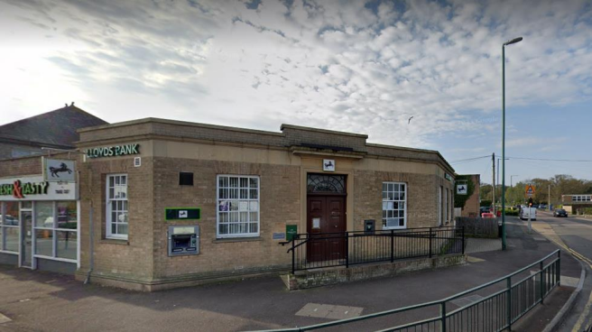Lloyds Kinson.png