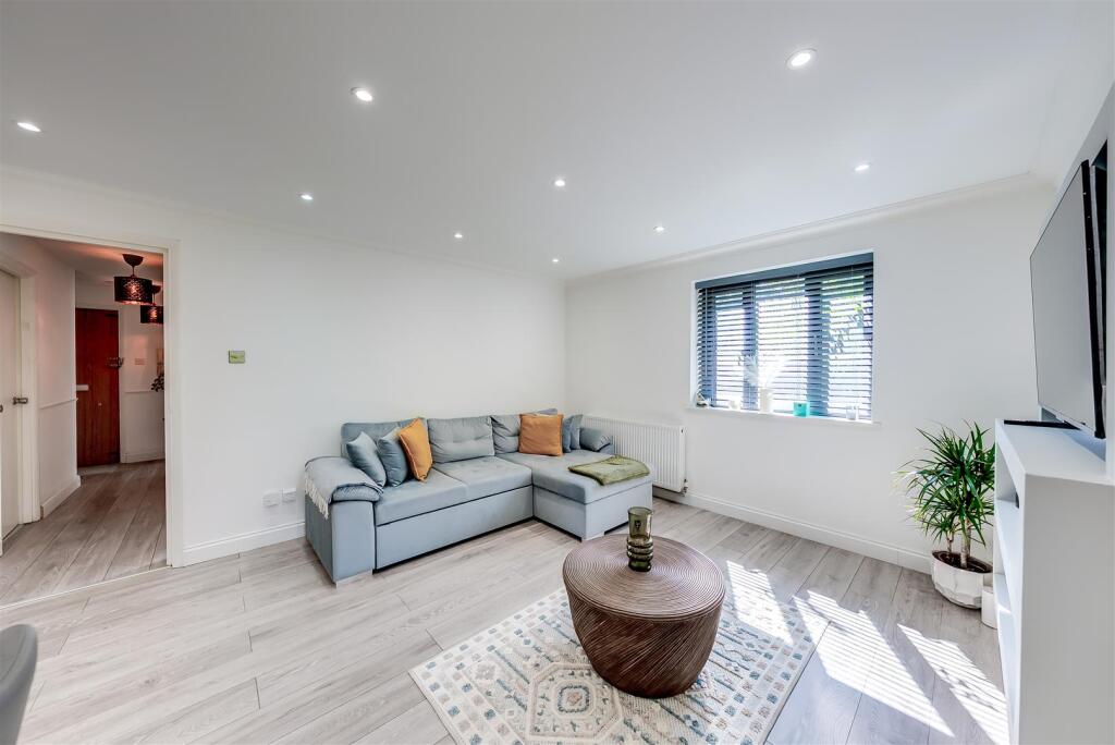 Apartment in Dartford - View 4