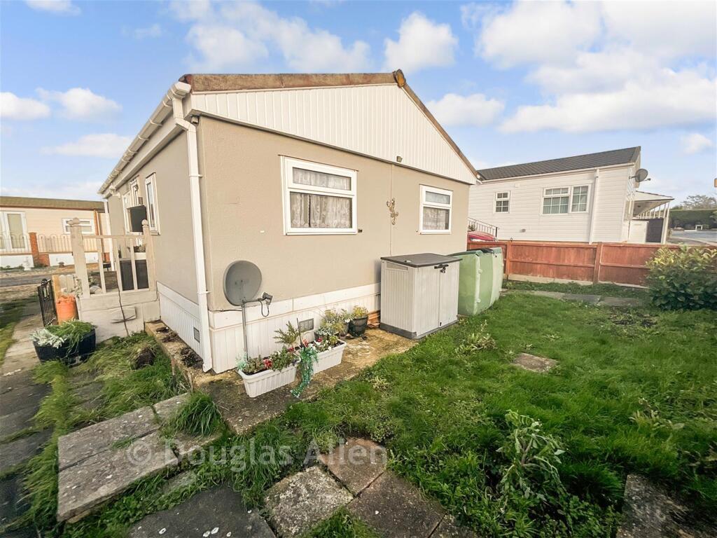 Lower Dunton Road, Dunton, Brentwood, Essex photo 3
