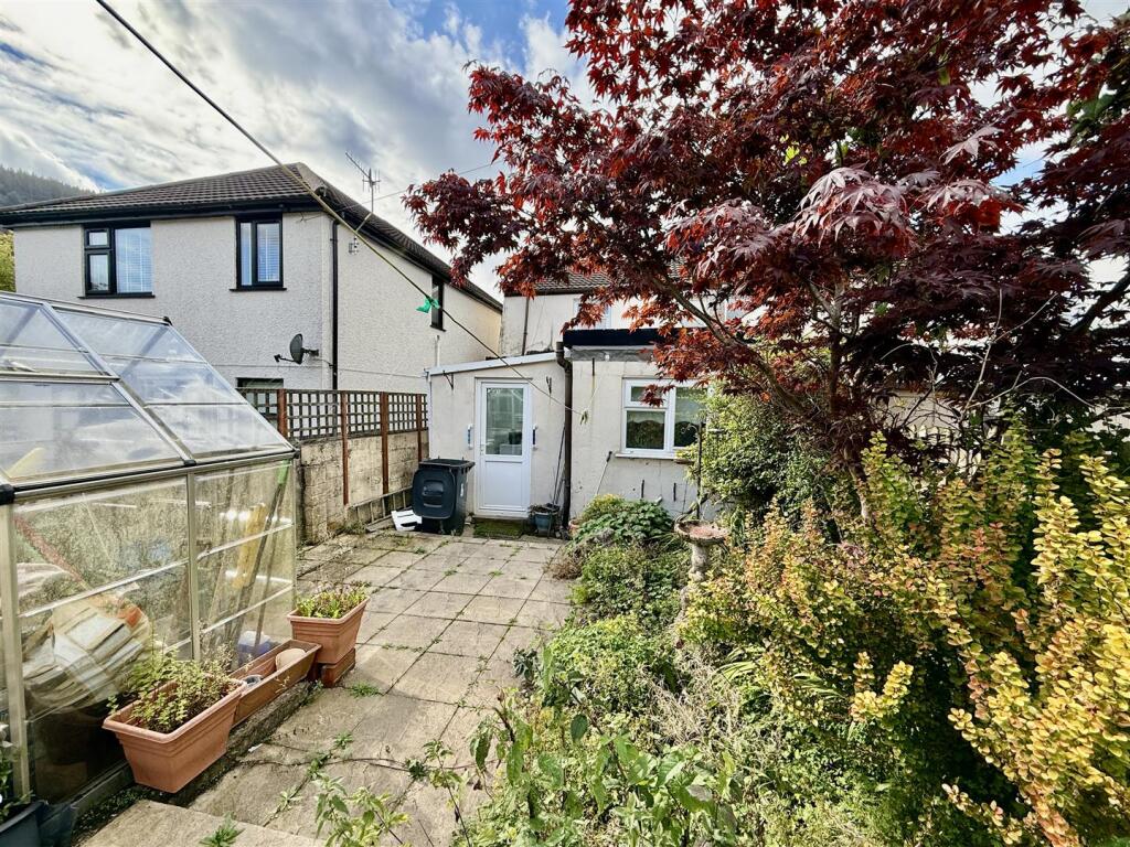 2-bed terraced on Aman Court, Cwmaman, Aberdare, £74,995