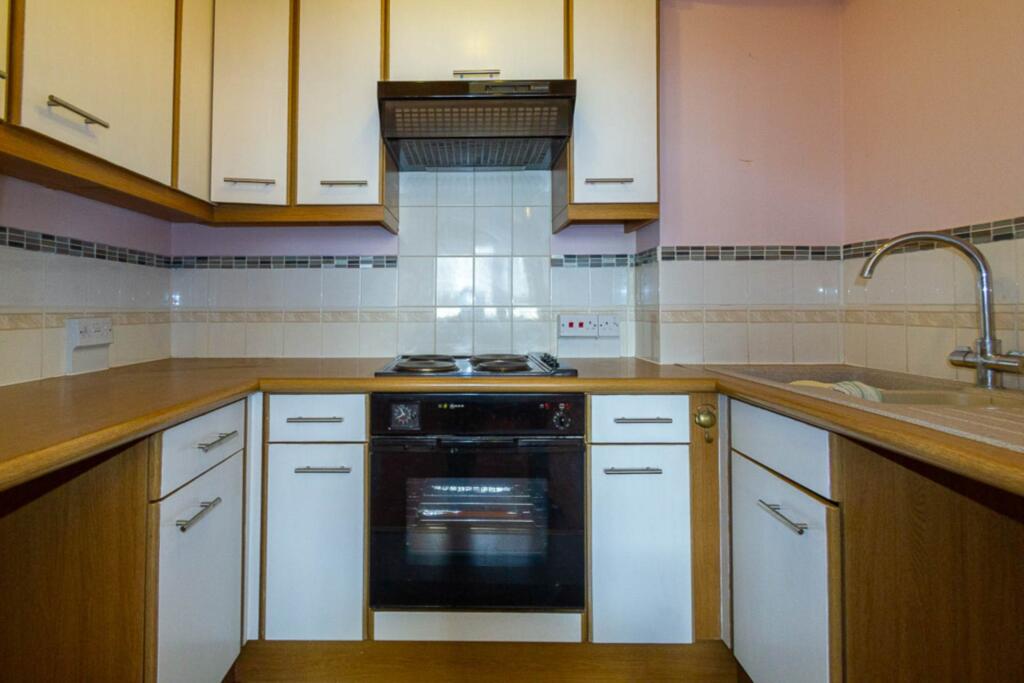 Apartment in Southend-on-Sea, Essex - View 5