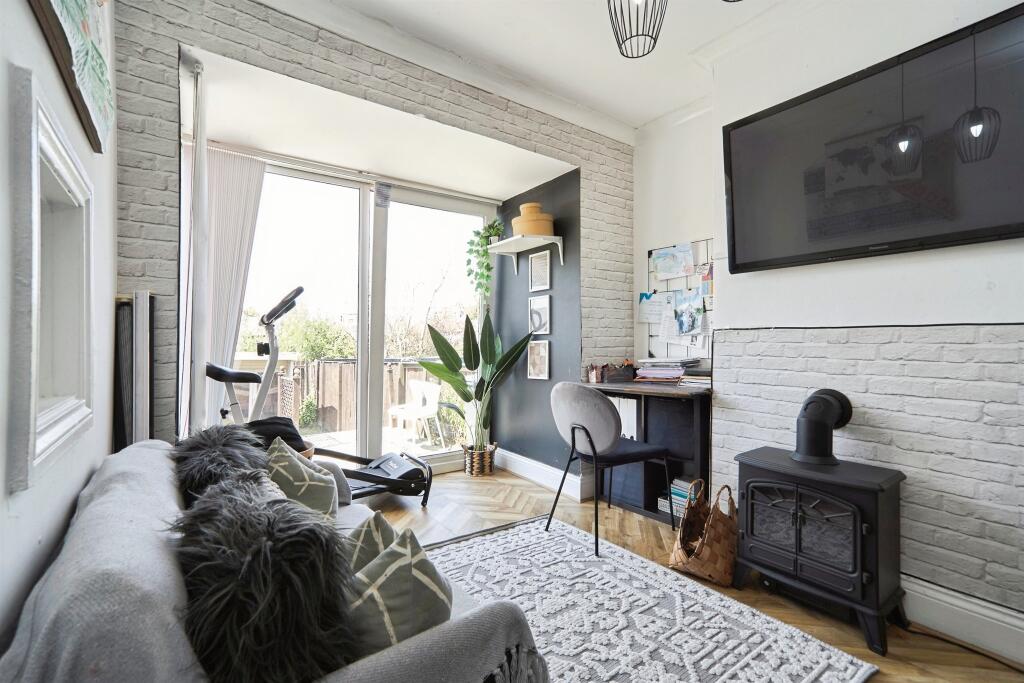 High Park Drive, BRADFORD - View 4