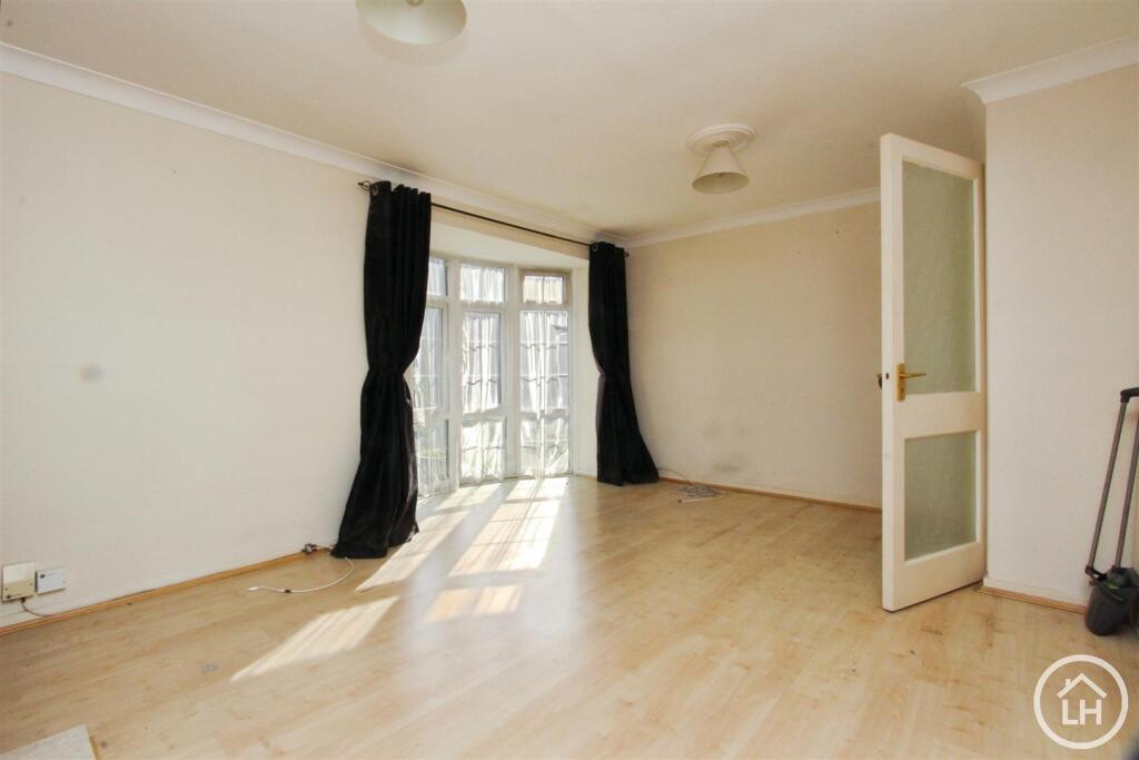 Lonsdale Drive, Sittingbourne, ME10 photo 4