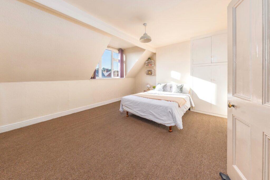 6 bedroom terraced house for rent