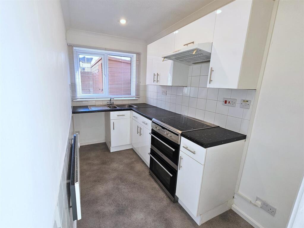 House in Plymouth, Steer Park - More