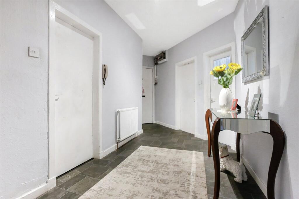 Apartment in Glasgow, The Drives, Dennistoun - View 3