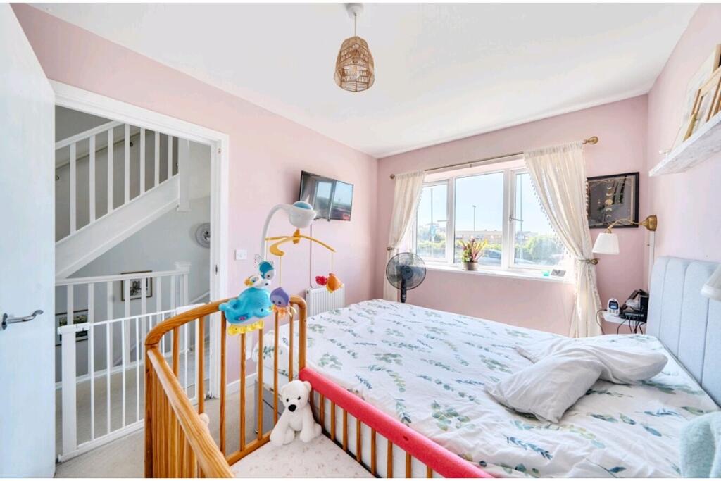 House in Lewes, Seaford - More