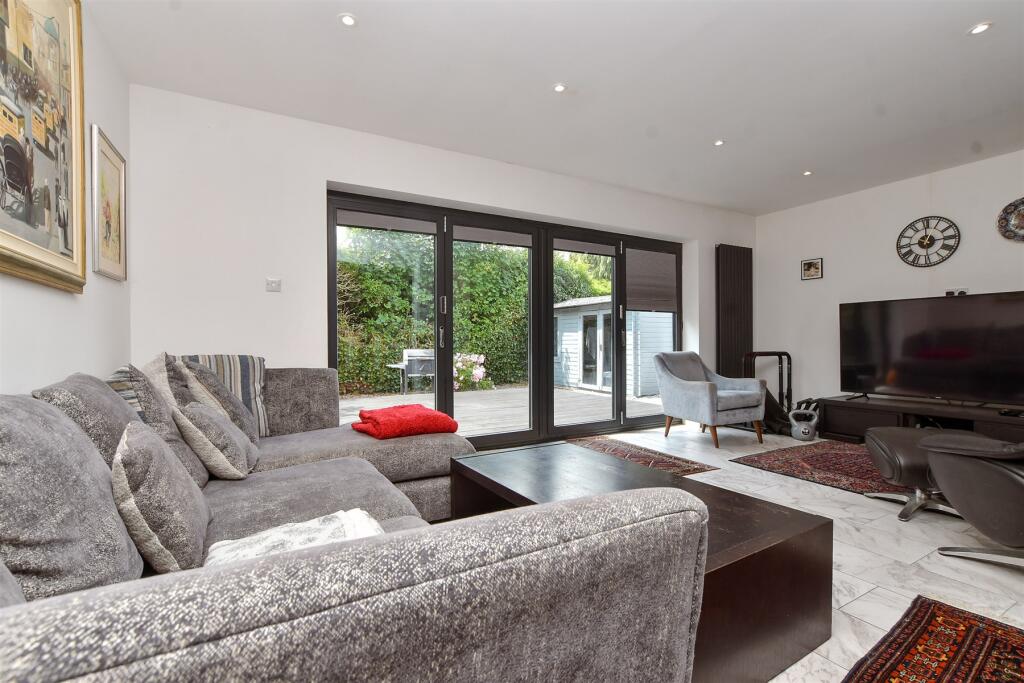 Daymerslea Ridge, Leatherhead, Surrey photo 3