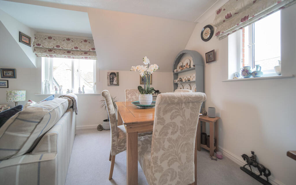 Apartment in Swindon, Melksham - View 4