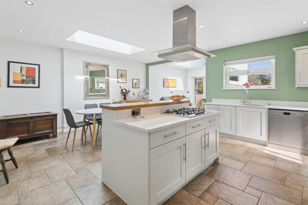 House in Slough - View 2