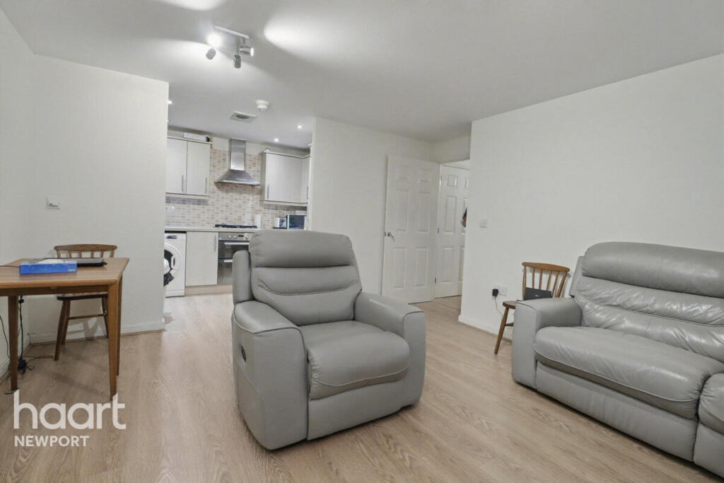 Apartment in Newport, Lodge Hill, Caerleon - View 5