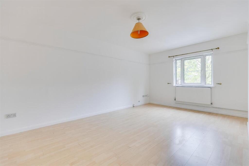 Apartment in Cardiff, Roath - View 3