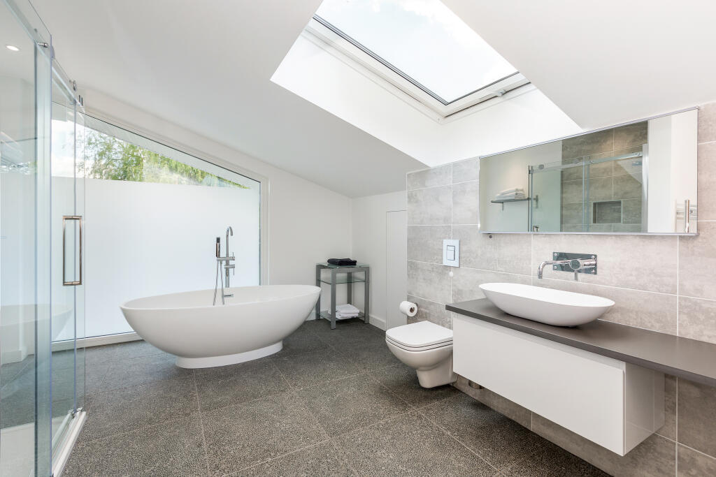 House in Slough - View 5