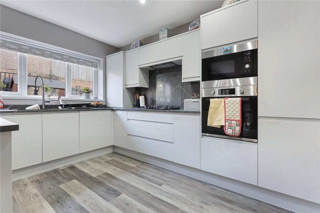 Chesterfield Drive, Marton-In-Cleveland, TS8 photo 5
