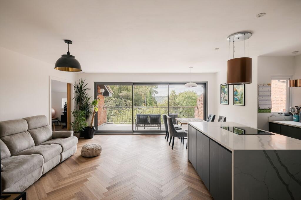 Apartment in Croydon - More