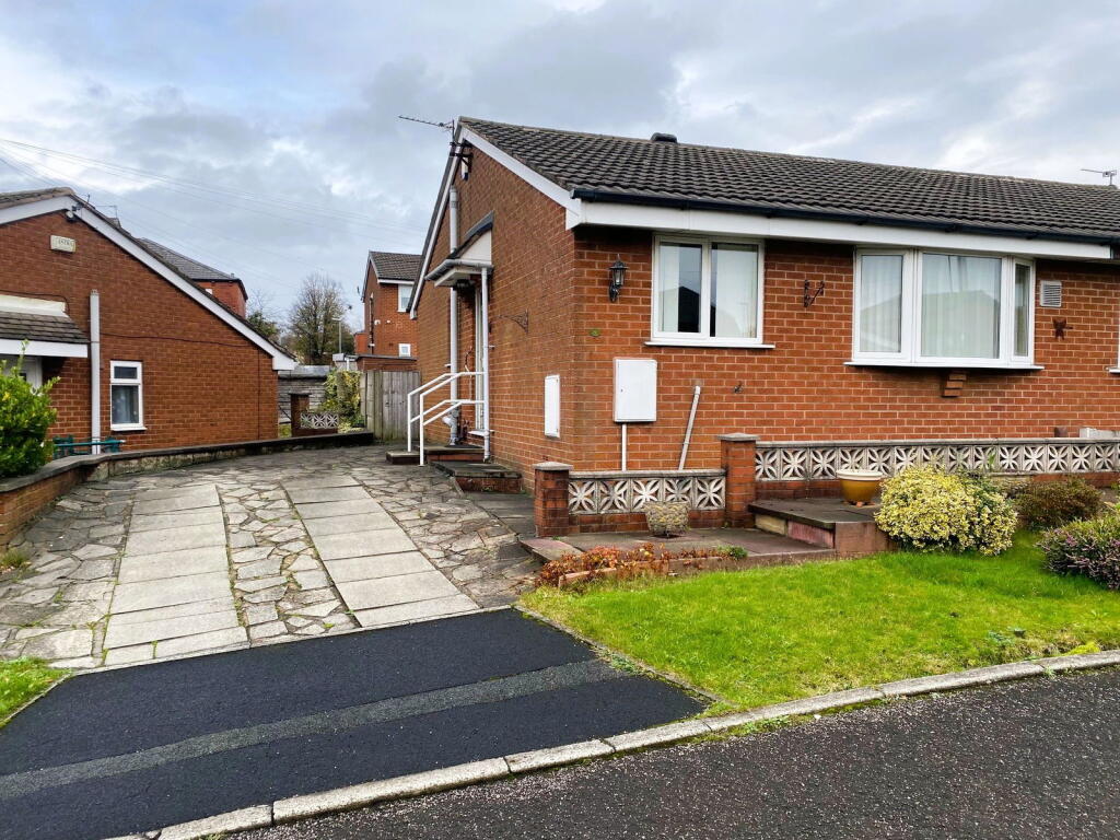 Main image of property: 8 Agnes Close, Chadderton, Oldham, OL9 7EF