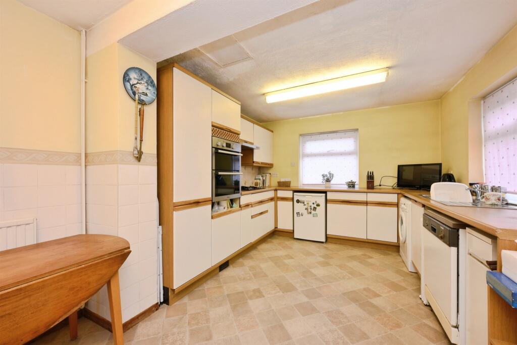 Upper Park, HARLOW photo 3