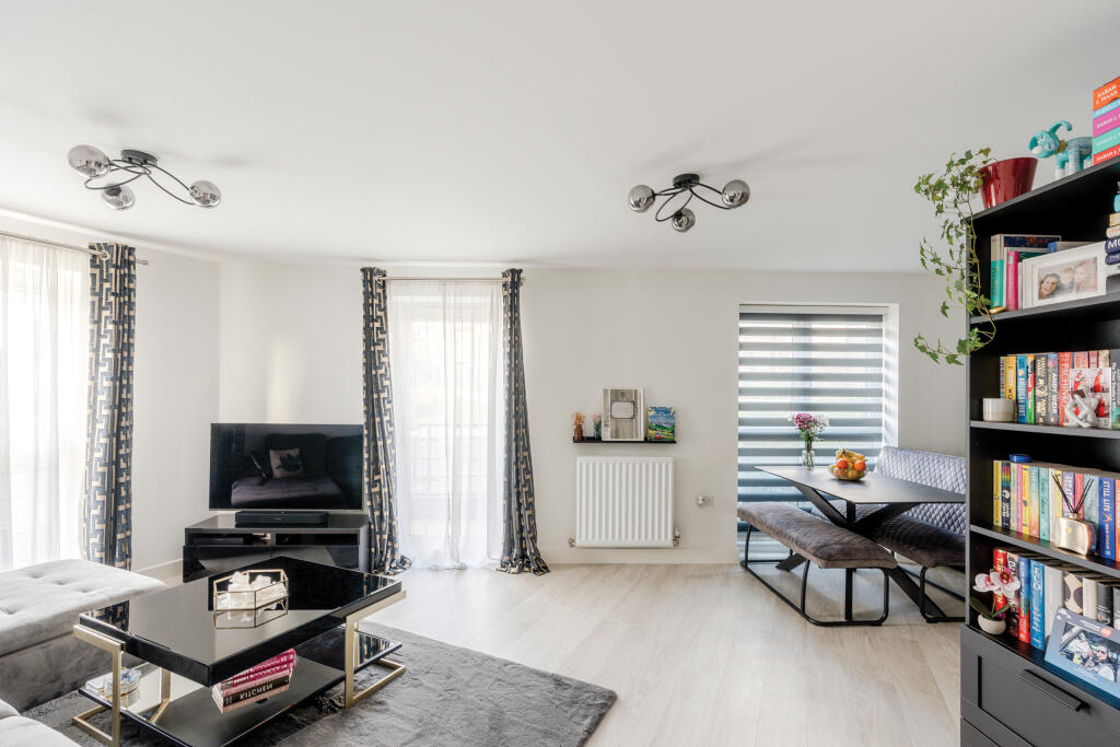 Apartment in Stoke Gifford, Little Stoke - More