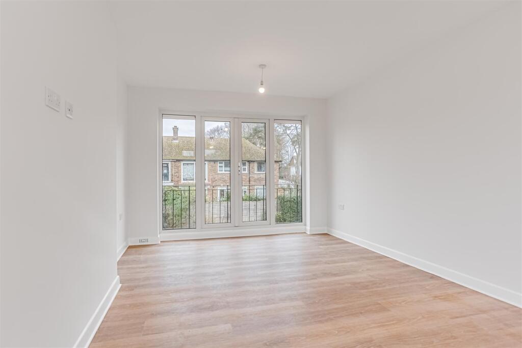 Apartment in Reigate and Banstead, Banstead - View 5