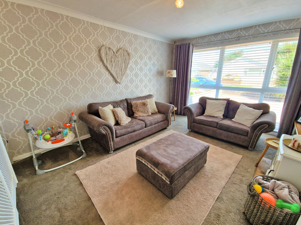 West End Avenue, Porthcawl, CF36 3NG photo 4