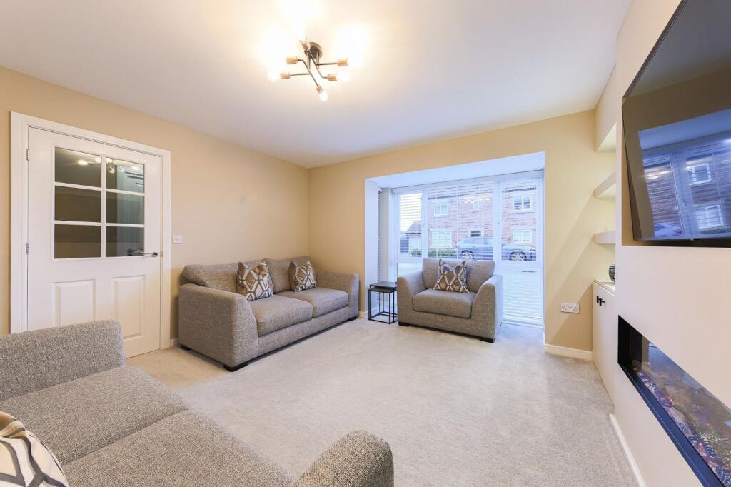 Moorfield Drive, Killingworth Village, NE12 photo 3