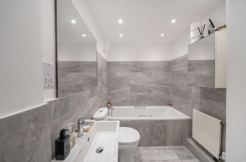 Apartment in London - View 4