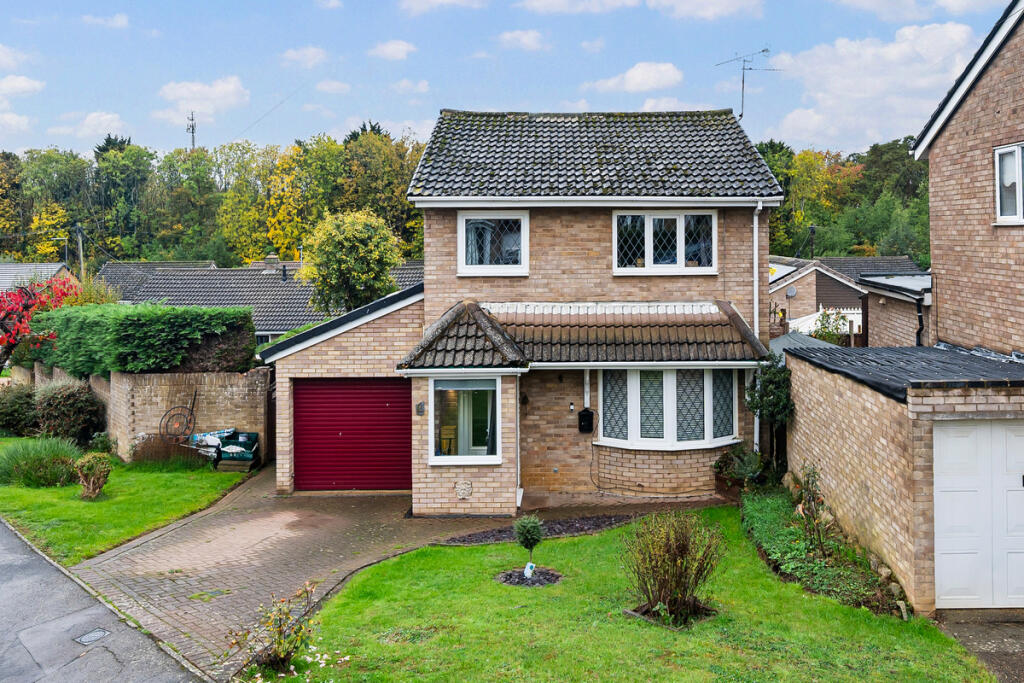 3-bed detached on Thames Rise, Kettering, NN16, £290,000