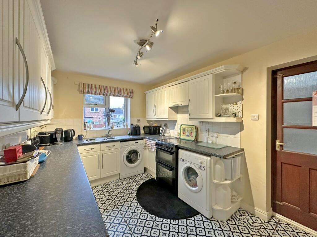 Wardlow Close, Wolverhampton, West Midlands, WV4 5BG photo 5