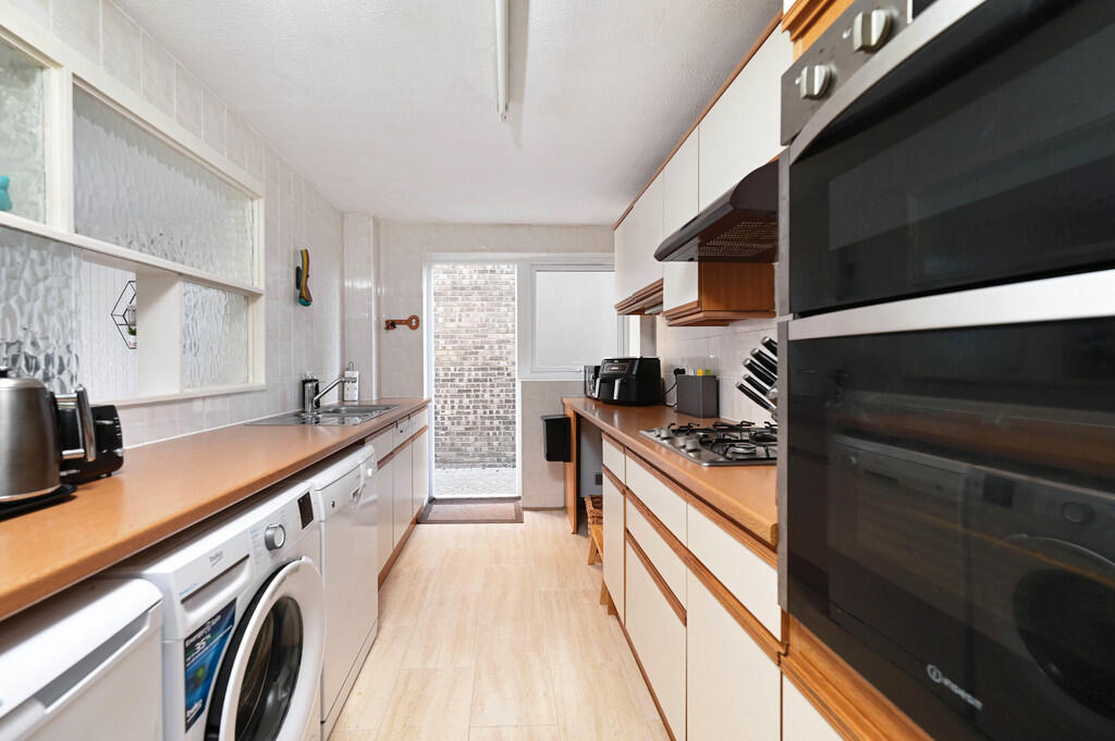 Globe Farm Lane, Blackwater, Camberley photo 3