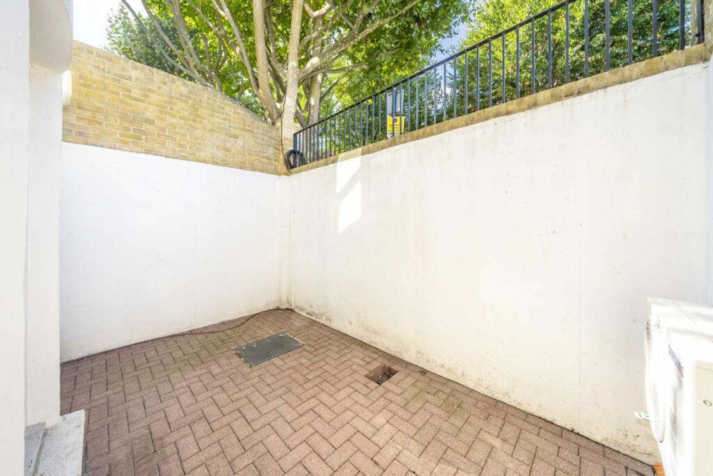 Altenburg Gardens, Battersea photo 4