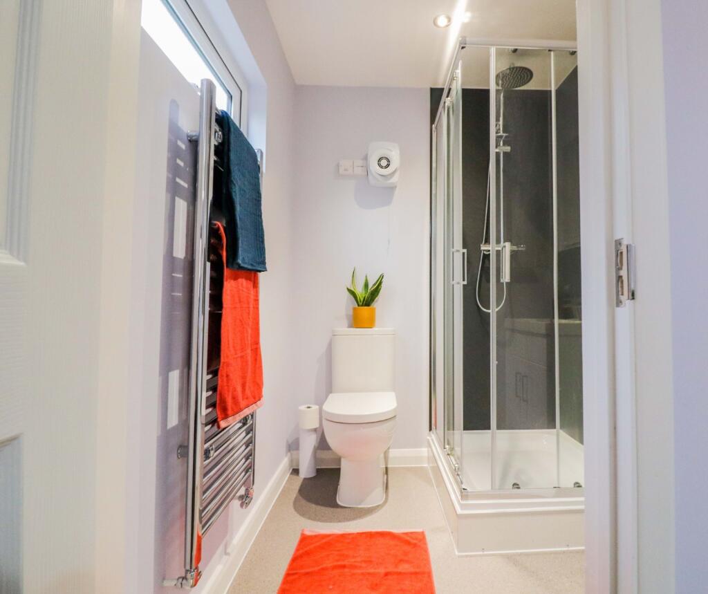 House in Castle Point, South Benfleet - More