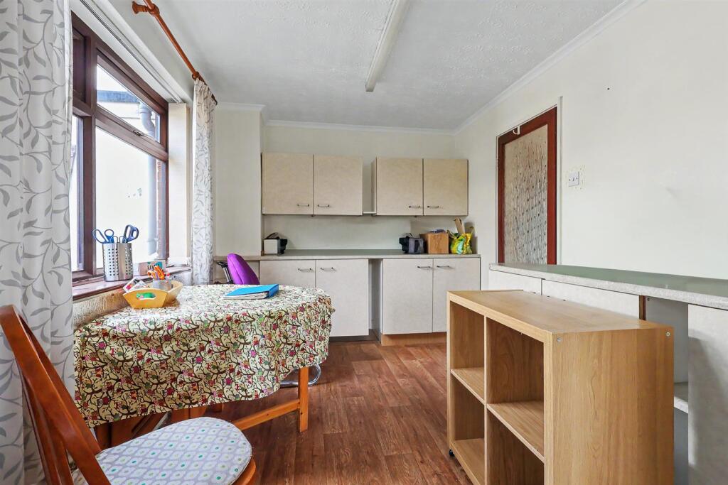 House in Gedling, Nottinghamshire - View 5