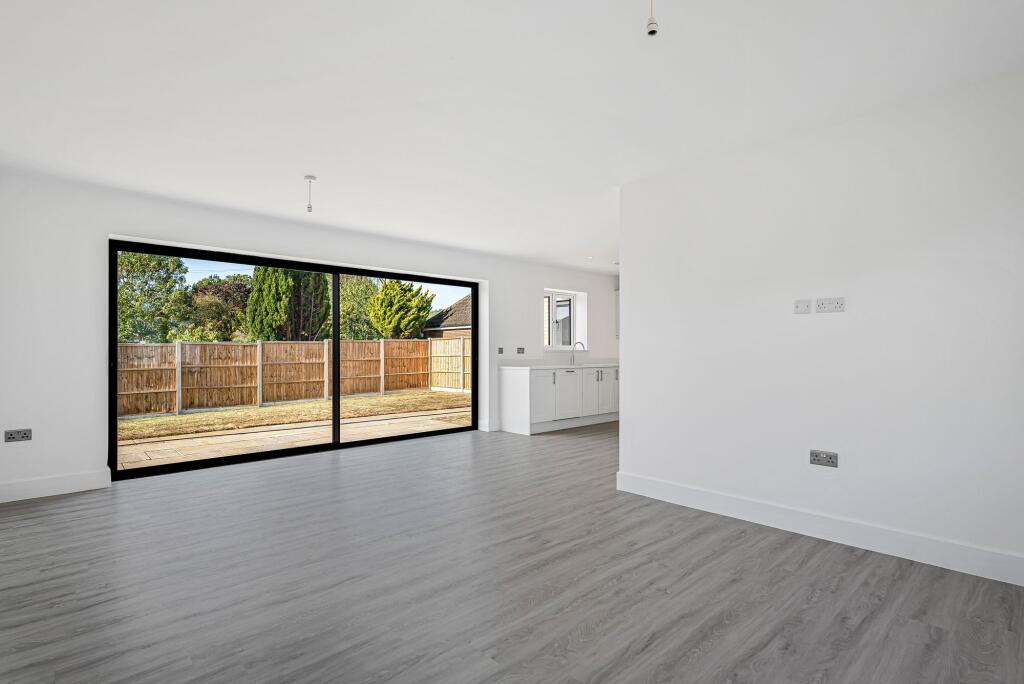 House in Luton - View 2