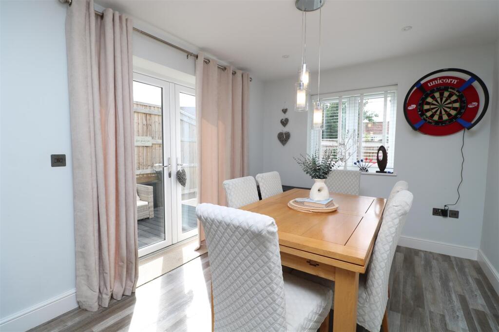 Glovers Row, Westbury photo 5