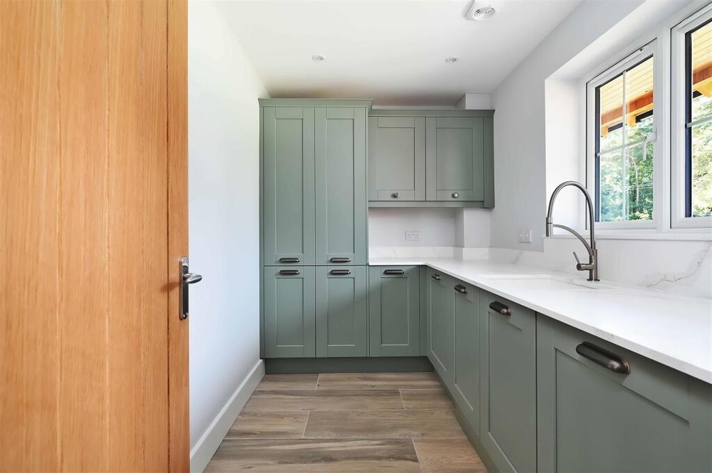 House in Redhill - View 5