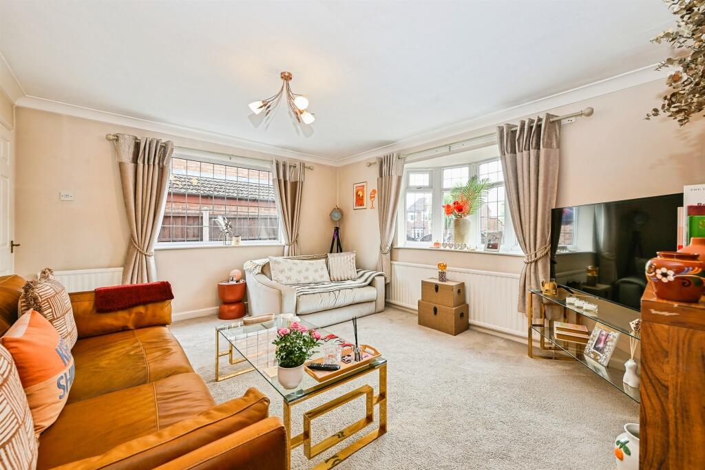 House in Ilkeston, Larklands - View 4