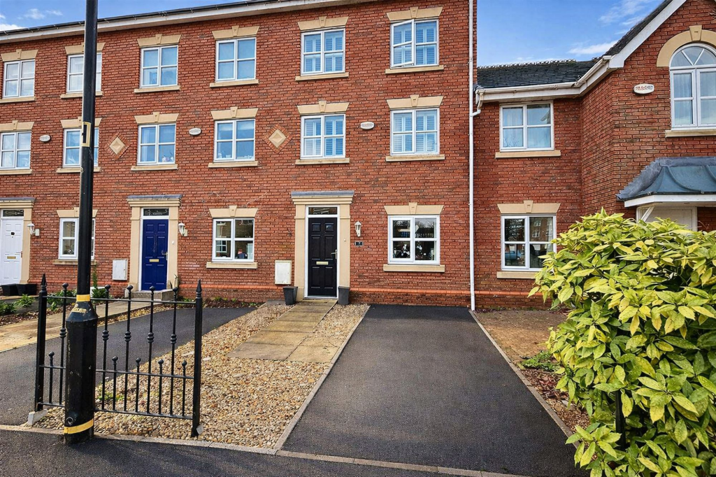 Main image of property: Ruskin Drive, Sale, M33