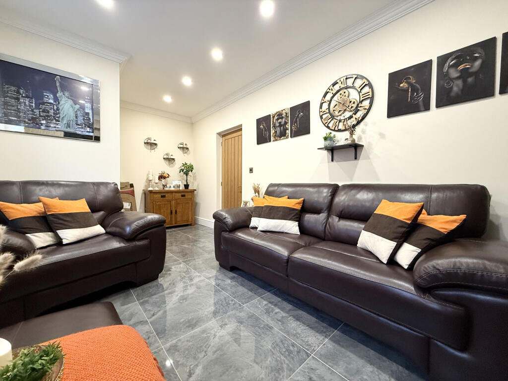 House in Aberdare, Aberaman North - View 3