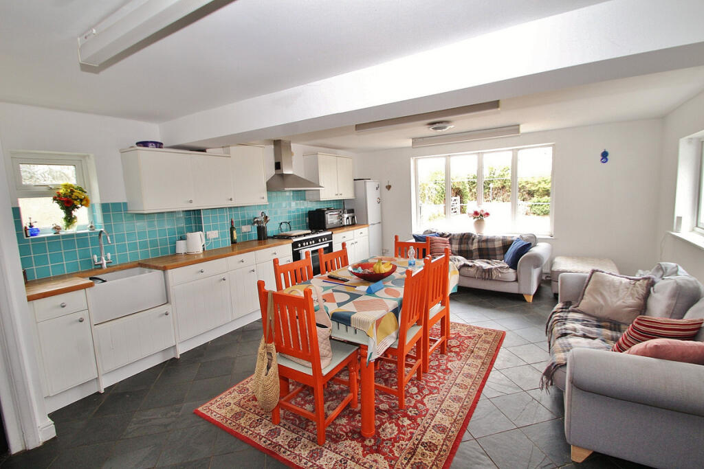 House in West Oxfordshire, High Cogges, South Leigh - View 4