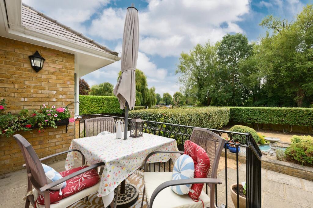 House in Spelthorne, Surrey - View 5