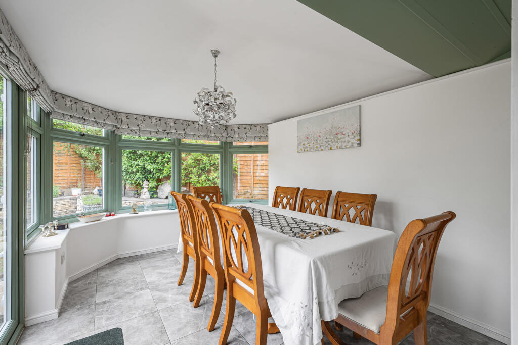 Firgrove Road, Whitehill, Bordon, Hampshire photo 4