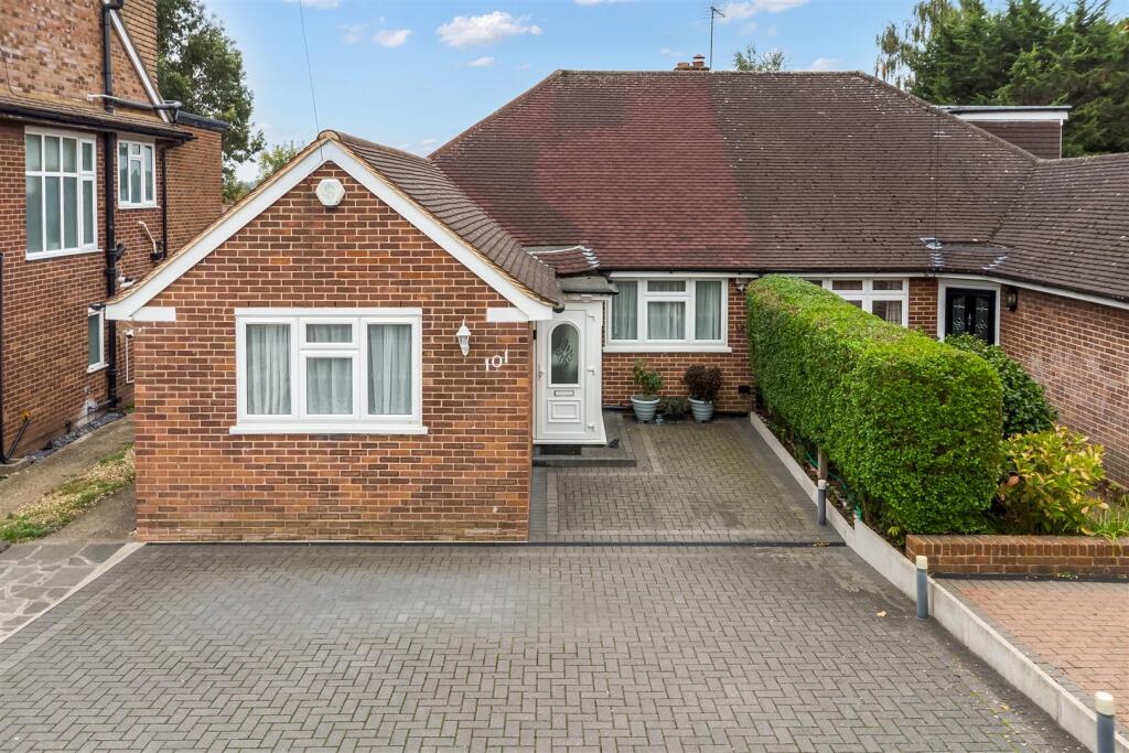 3-bed bungalow on Aberdale Gardens, Potters Bar, £800,000